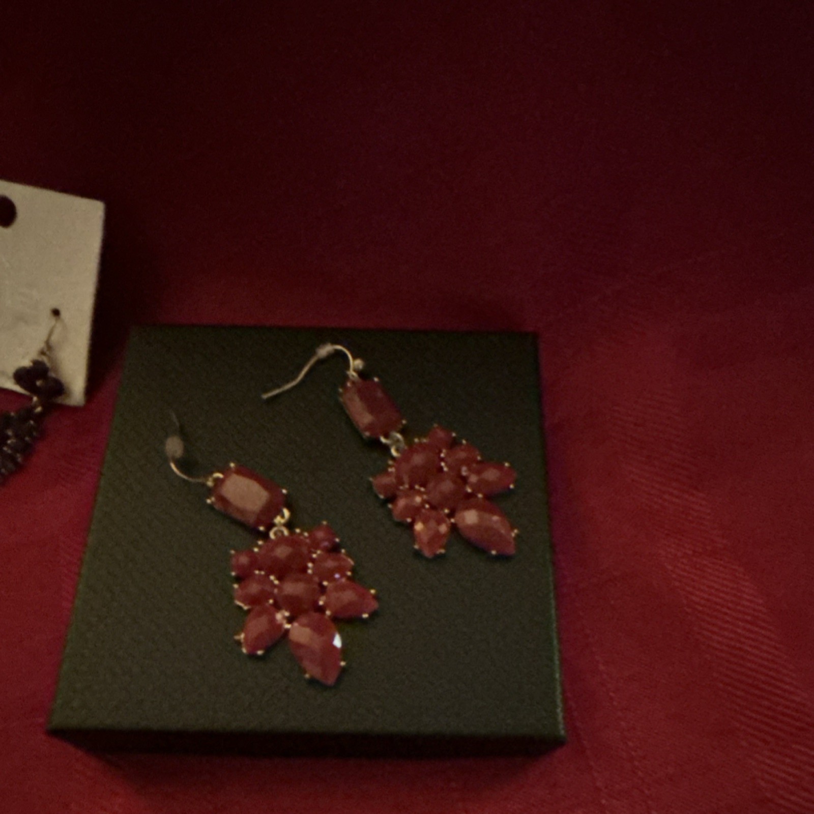 m.18 Red Purple Floral Dangle Drop Earrings Gold Hook Closure Cluster Setting