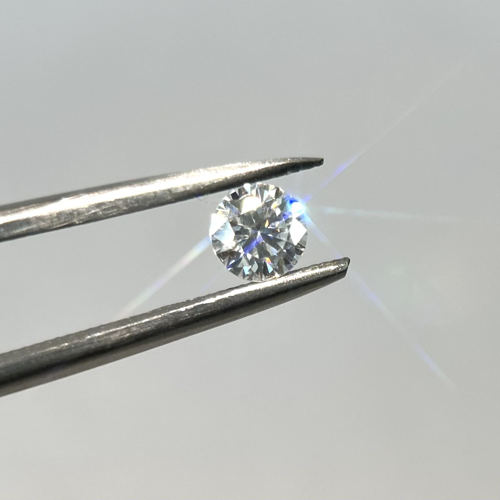 GRA Certified Loose Moissanite Gemstone 0.40 Carat D Color VVS1 4.5MM