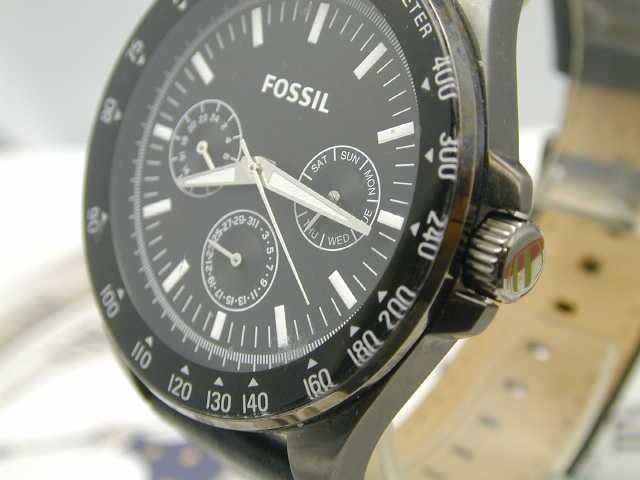FOSSIL DATE TACHYMETER ENGRAVED BACK LARGE MENS WRIST WATCH 53 X 47 MM