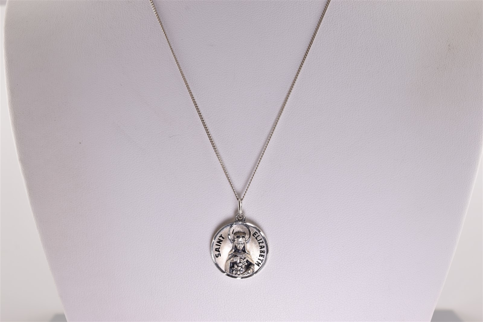 Vintage Creed Sterling Silver 19mm Saint Elizabeth Medal 925 Pendant 16″ Chain