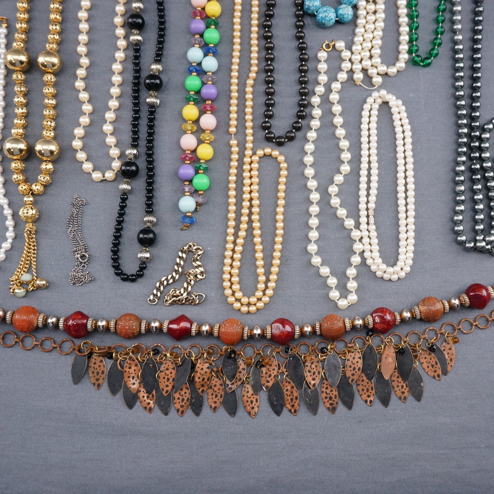 Lot of 4lb 10oz Vintage/Modern Mixed Costume Jewelry Necklaces Chokers 50+ pcs