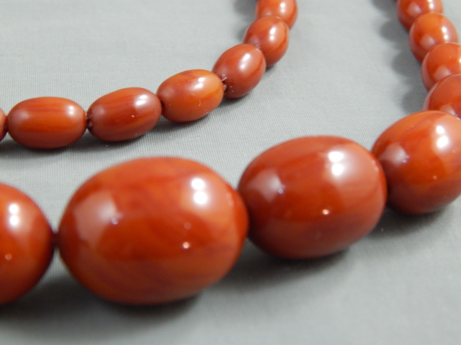 Vintage Marbled Butterscotch Egg Yolk Bakelite Olive Bead Necklace 24″ ~ 46g