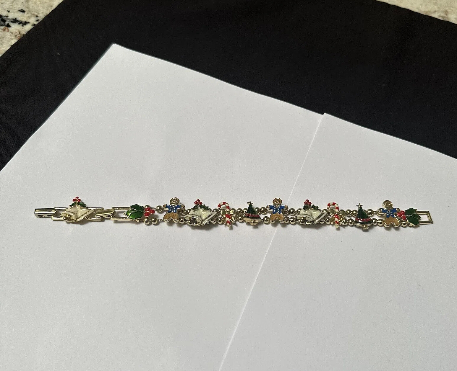 Signed Avon Christmas Holiday Bracelet 7 1/2 Inch / Extension For 9 Inch