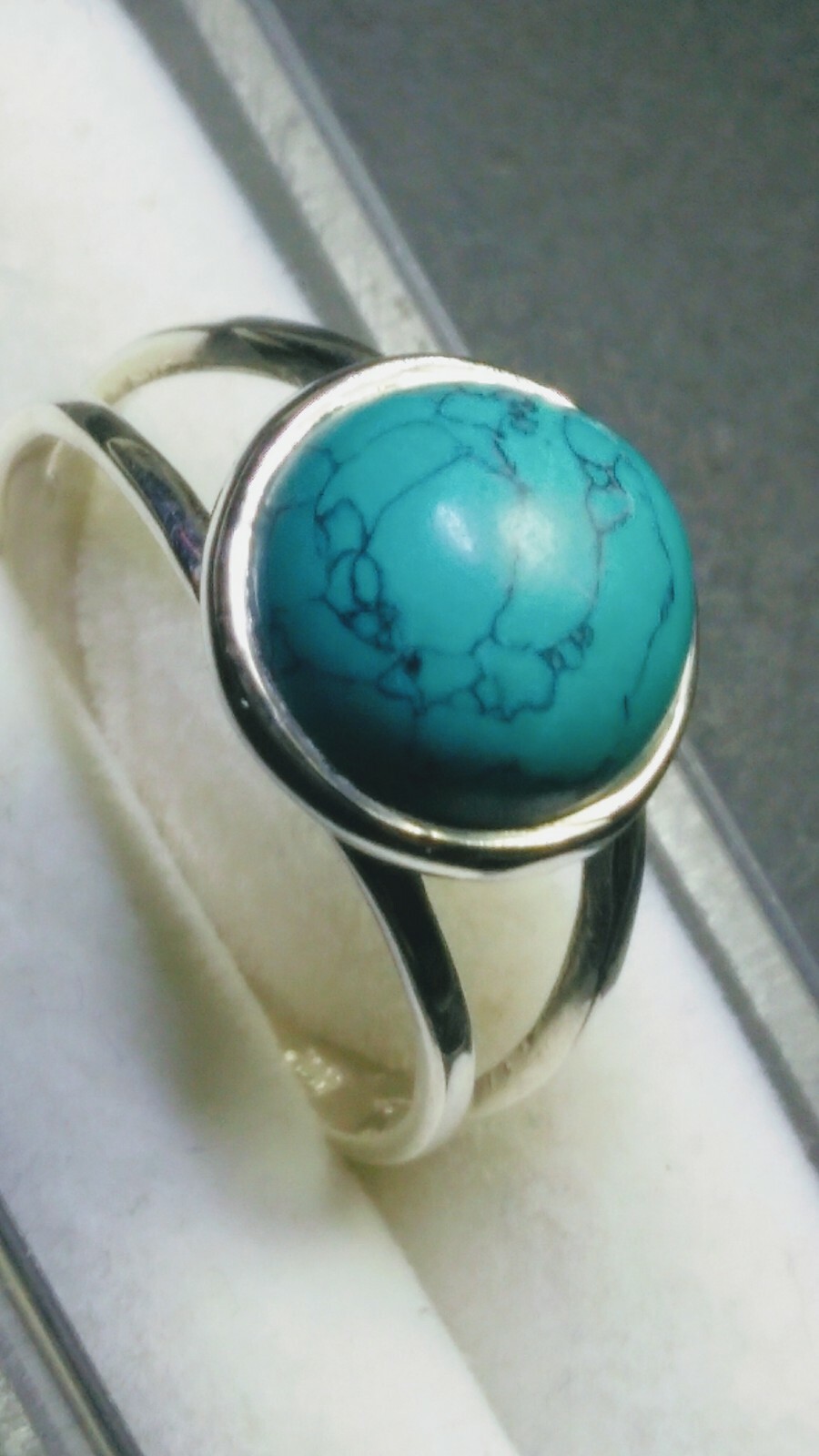 APPEALING TURQUOISE IN STERLING SILVER.925 RINGS SIZE 9.0-9.25 AND 8.25-8.5!