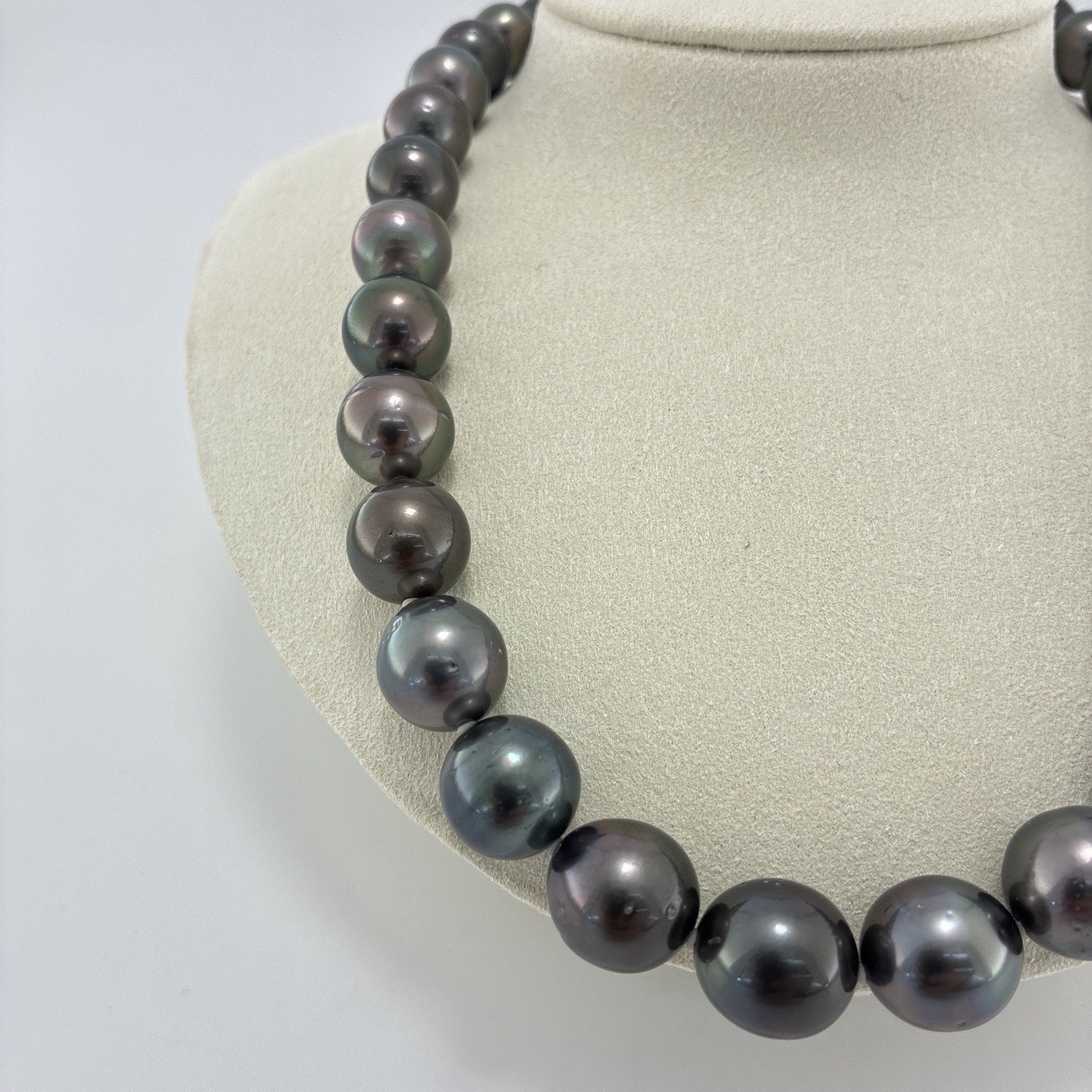 12-14.4mm Pearl French Tahiti Black Necklace Silver 18.11″