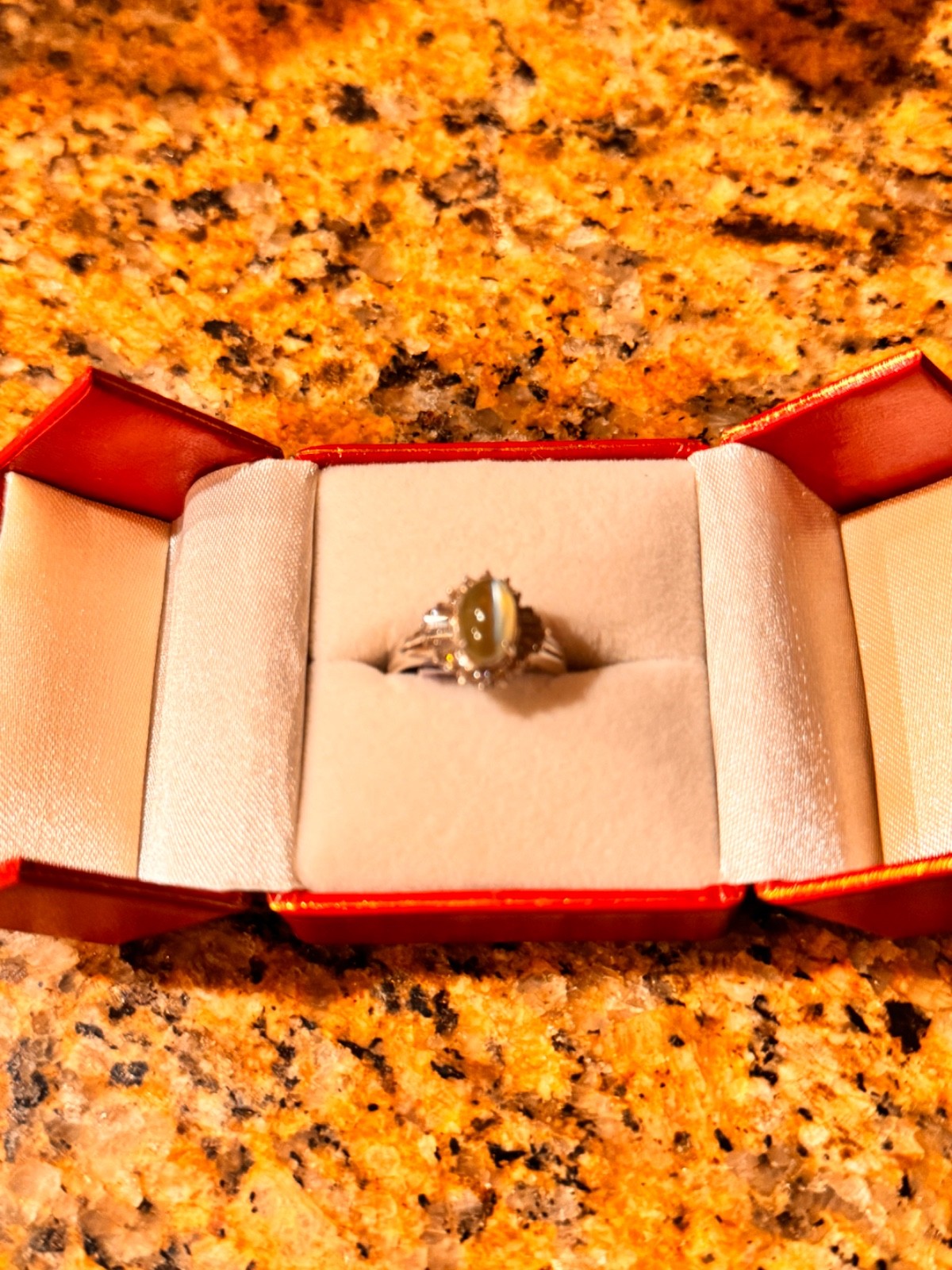 Very rare Cat’s Eye Chrysoberyl Platinum ring