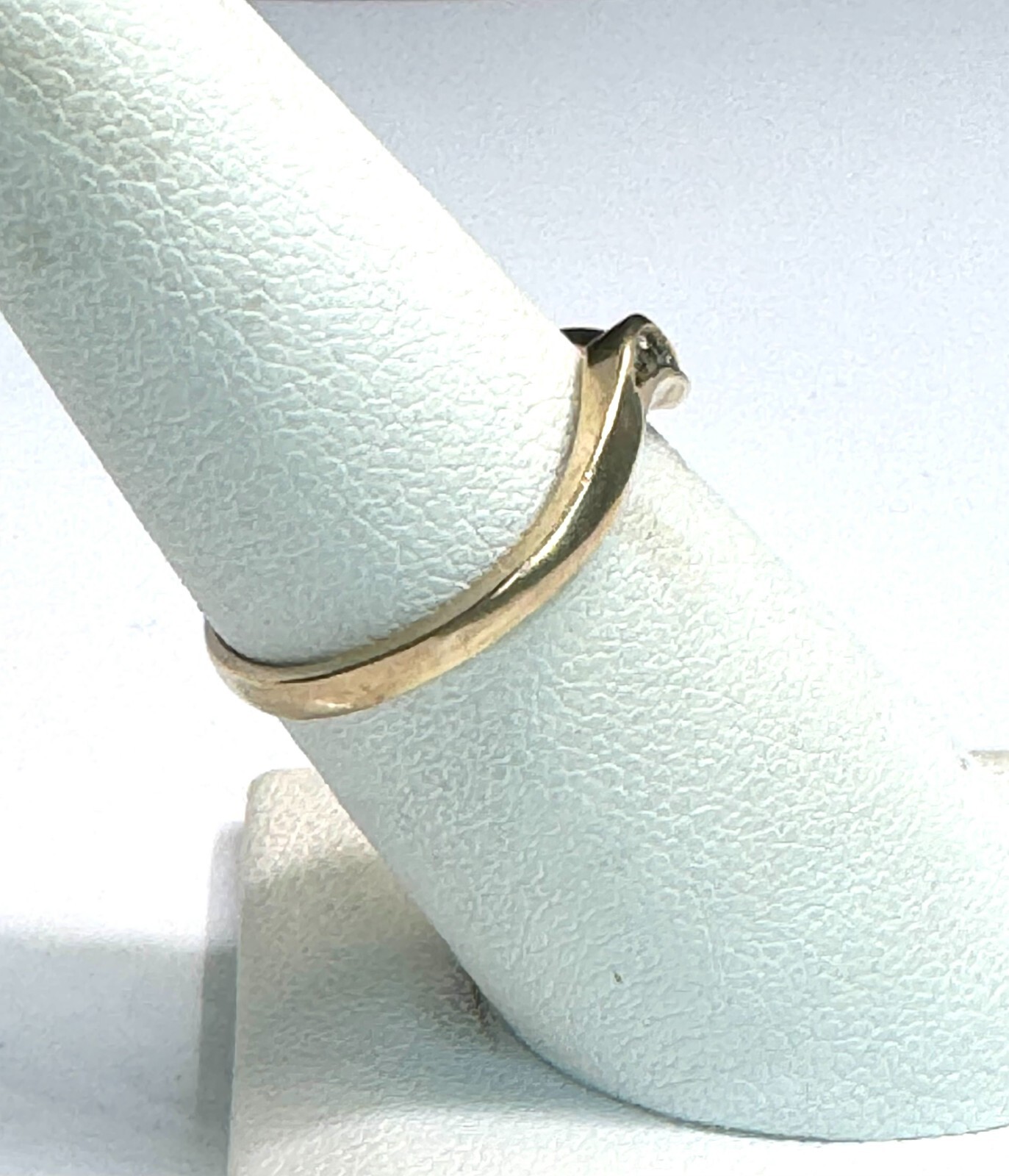 1OK YELLOW GOLD AND COLORLESS GEMS RING SIZE 7