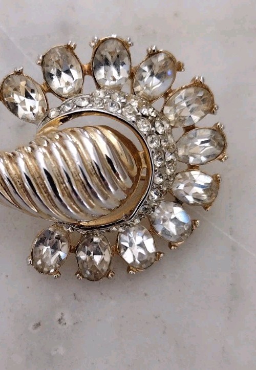 Vintage Clear Rhinestone Rope Style Brooch Gold Tone Estate 2 1/2 Inches