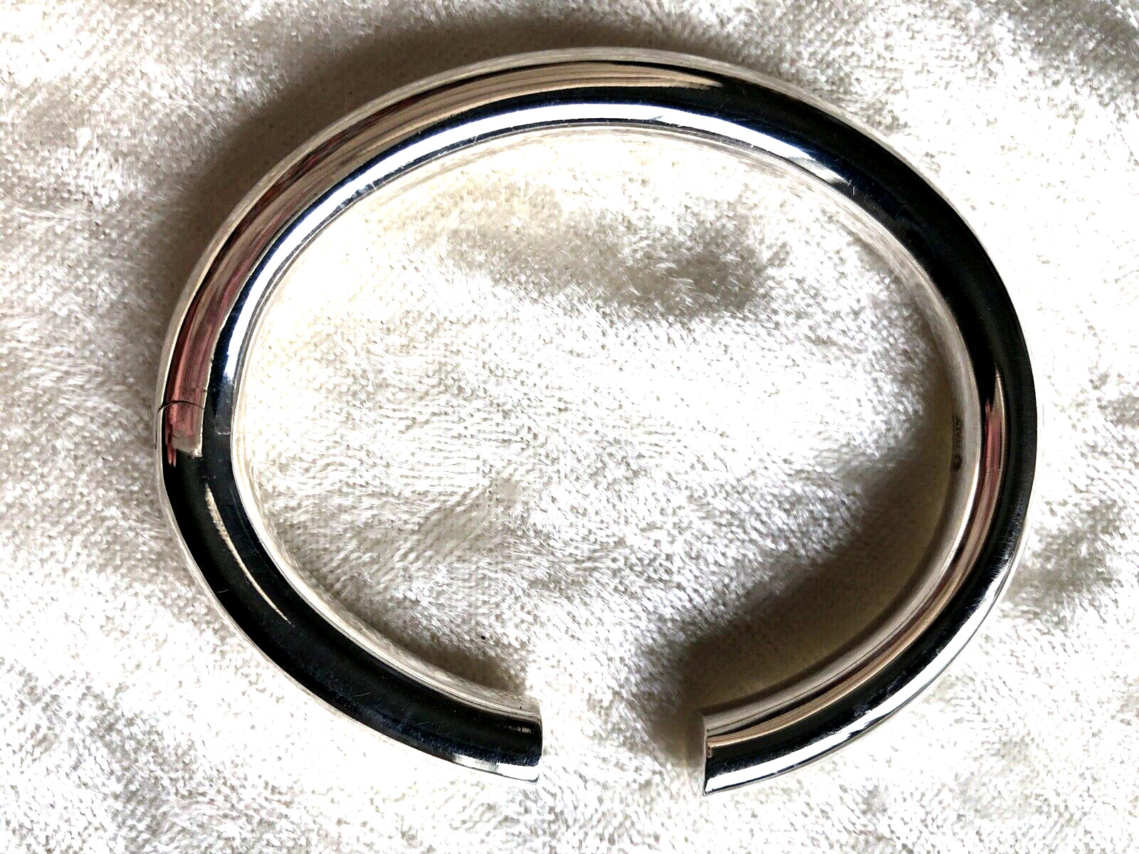 ULTRA FINE 950 SILVER HINGED BANGLE, SMALL (M4036-23)