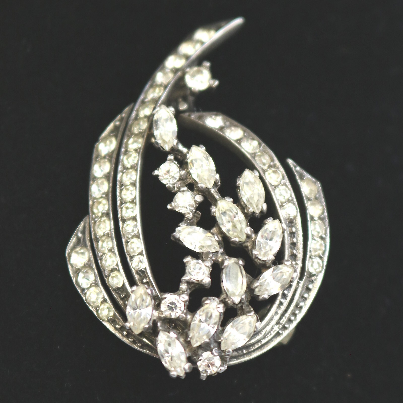 A vintage quality 925 solid silver & diamante Brooch – gift boxed 9g C.20thC