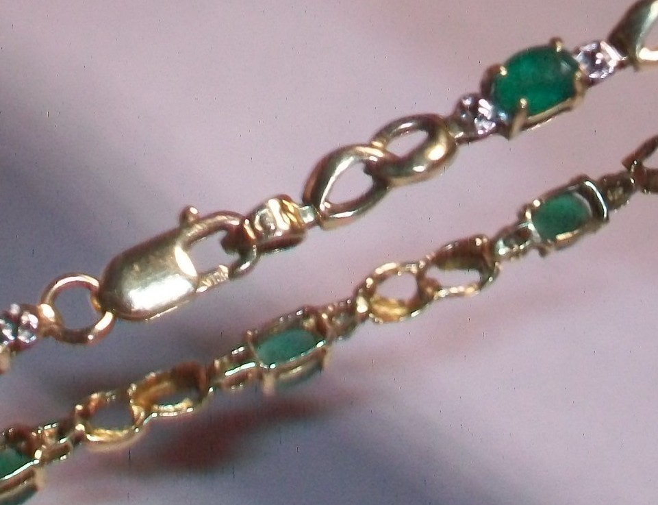 Vintage 10K Yellow Gold Oval Green Emeralds (10) Diamond (2) Bracelet 3.2 Grams