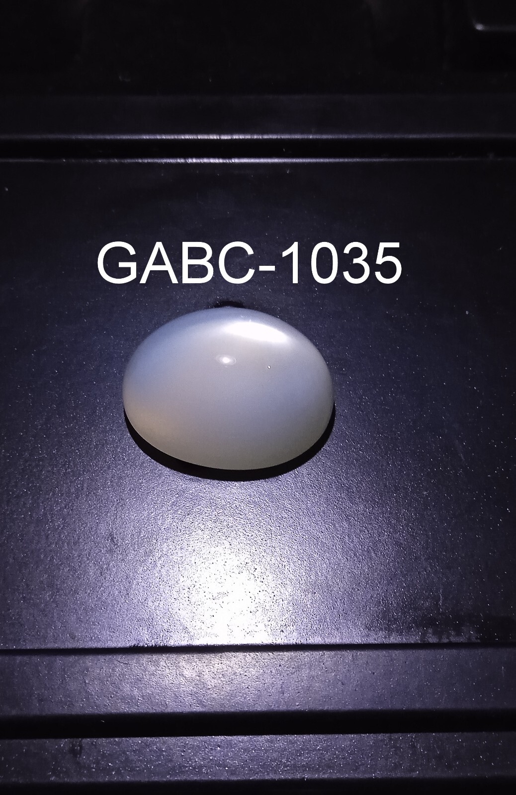 21 Carat 19.1x14x10.8 MM Natural Top Quality Off White Moonstone Oval Gemstone