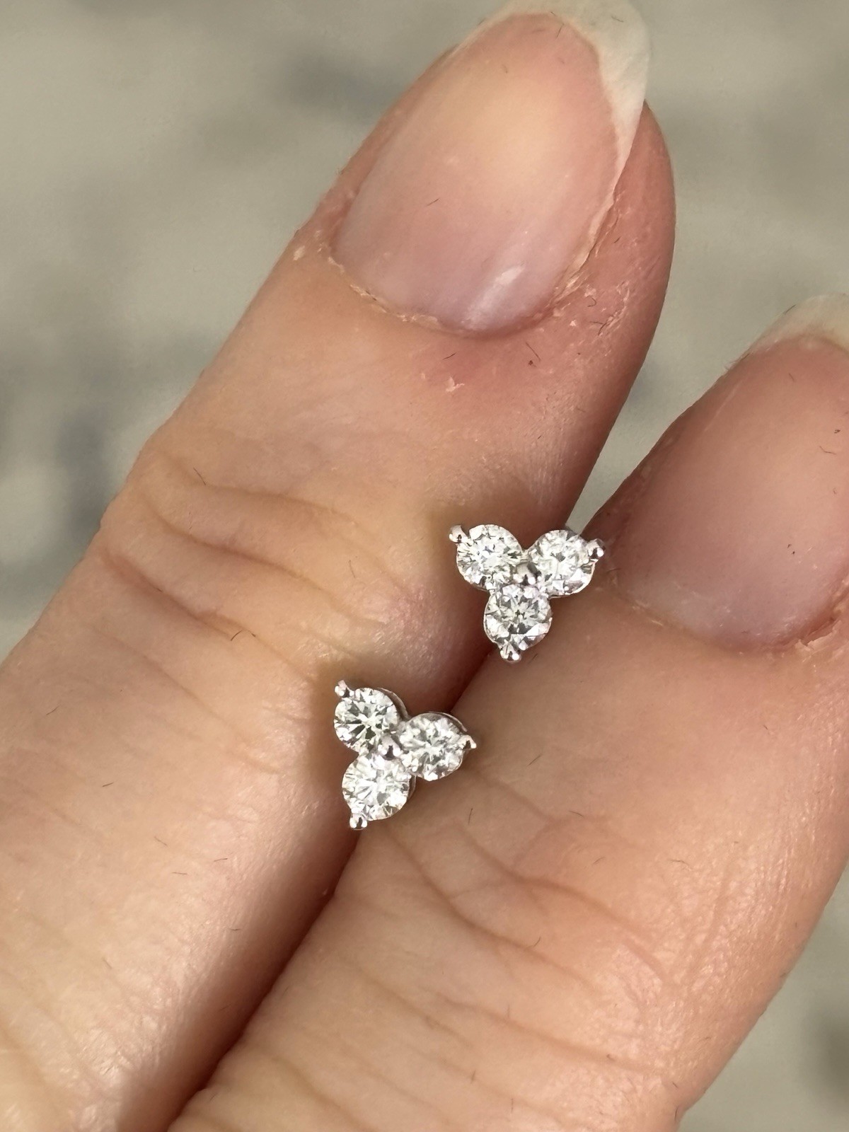 $450 IGI Certified NWT 14K White Gold .30Ct Round 3 Stone Clover Diamond Earring
