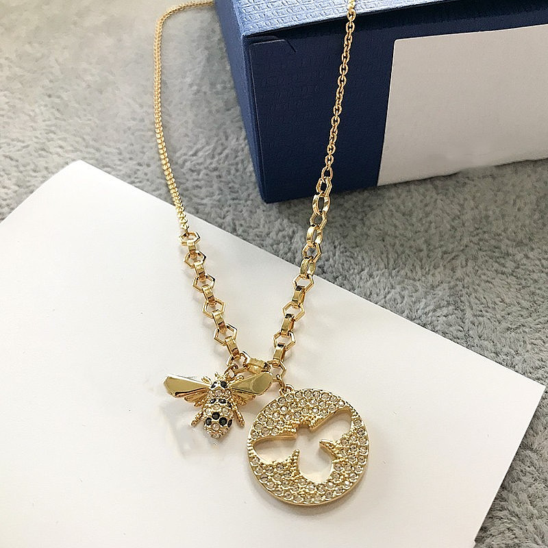 Swarovski Charming Little Bee Necklace Fashionable Simple Round Hollow Bee