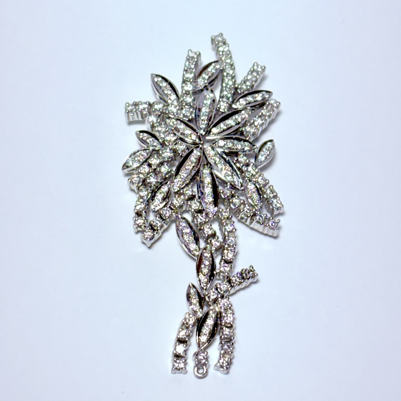 GG Certified 17.5K White Gold 2.25ctw G–H VS2–SI1 Diamond Floral Pendant 15.0g