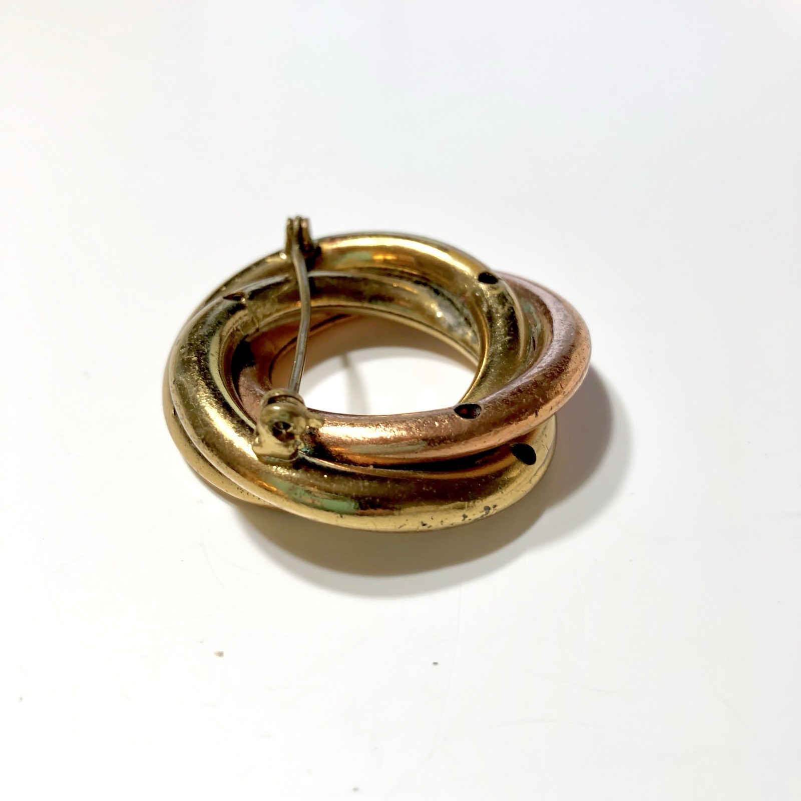 VINTAGE 50’s TRI COLOR GOLD CLASSIC CIRCLE WREATH BROOCH CELTIC LOVE KNOT PIN