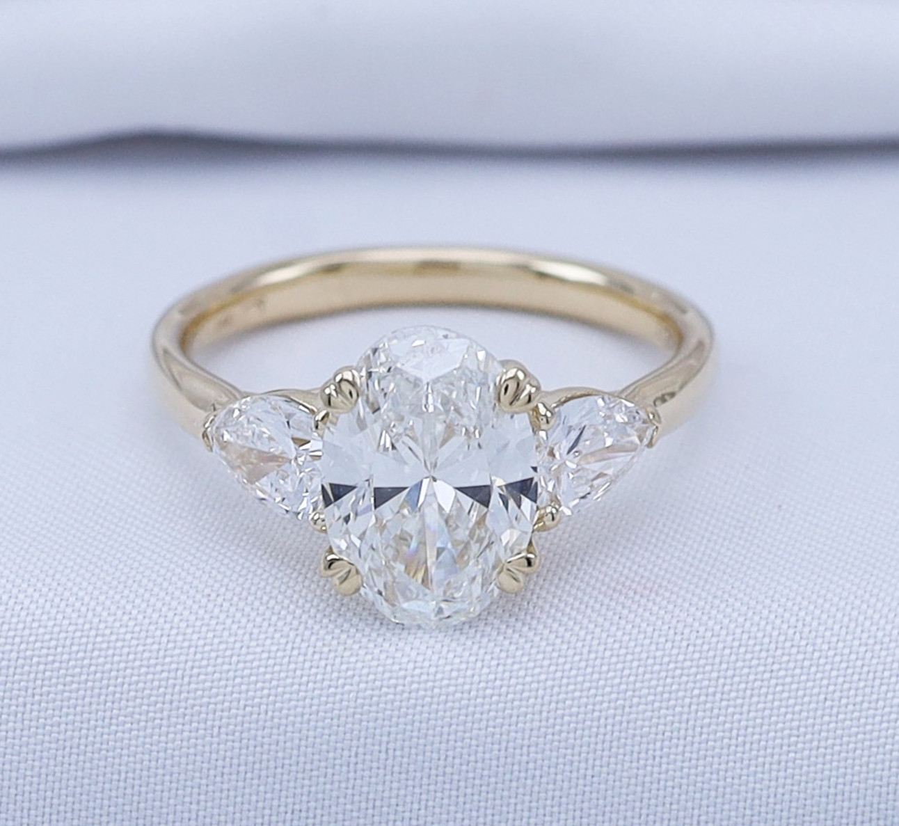 2.40Ct Oval Cut Lab Grown/CVD Diamond Solitaire Engagement Ring 14K Yellow Gold