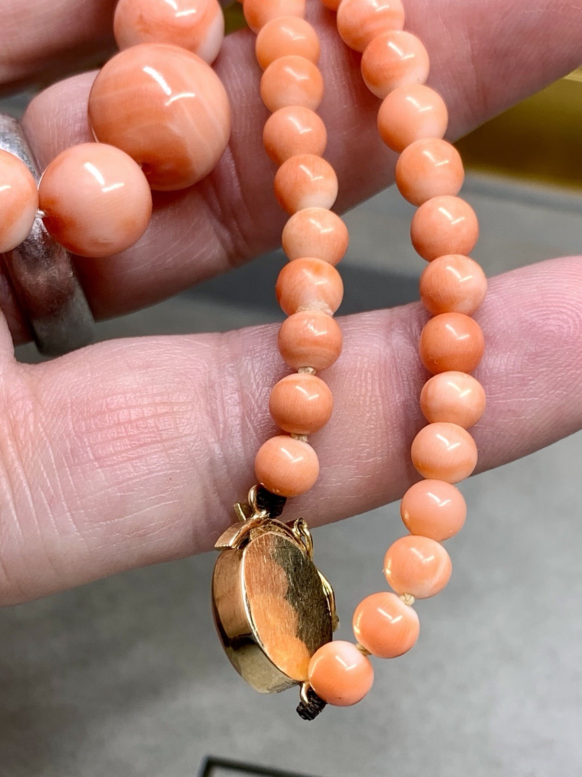 Vintage 1960’s 18K Yellow Gold Pink Coral Graduating Beaded Necklace 13.50mm 20”