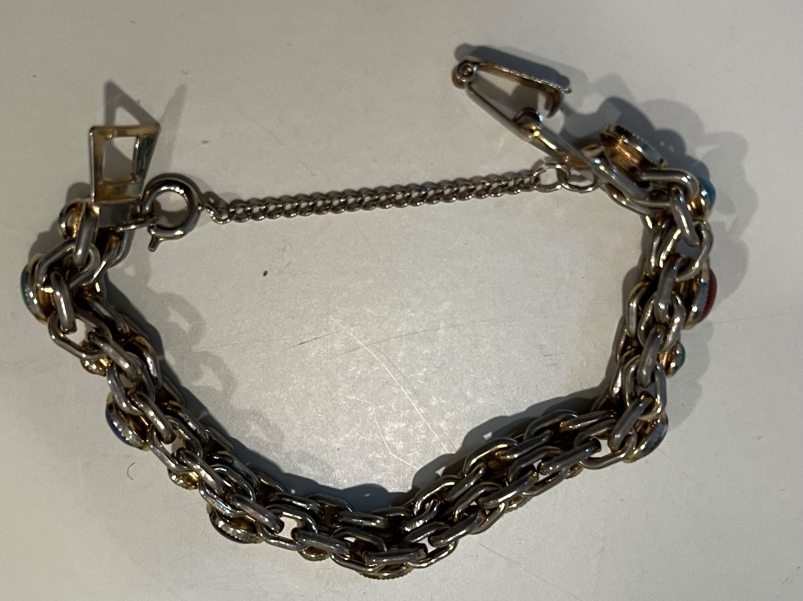 Vtg GREEN/BLUE/RED/BLACK Carbochon Gold Plated Link BRACELET 7″ (Missing Stone)