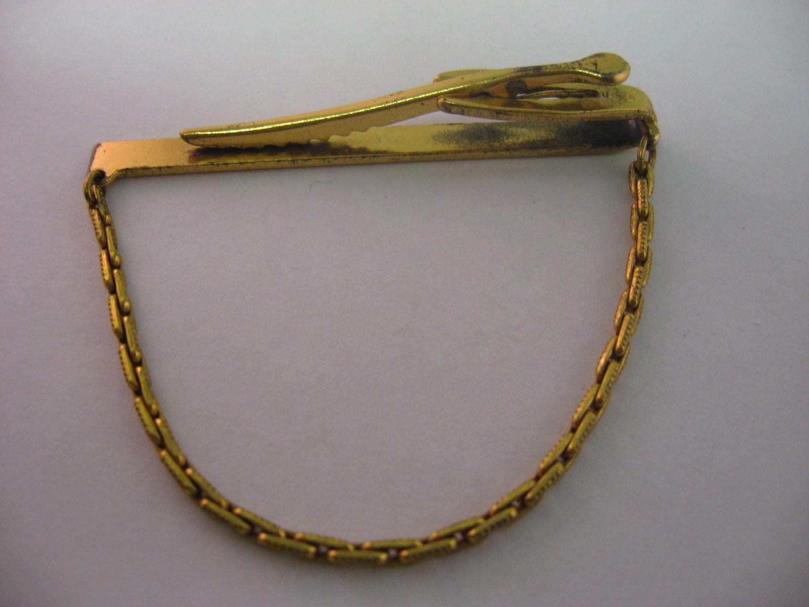 Vintage Gold Tone Men’s Tie Bar Clip w/ Chain Etched Wheat Leaf Design USA Made