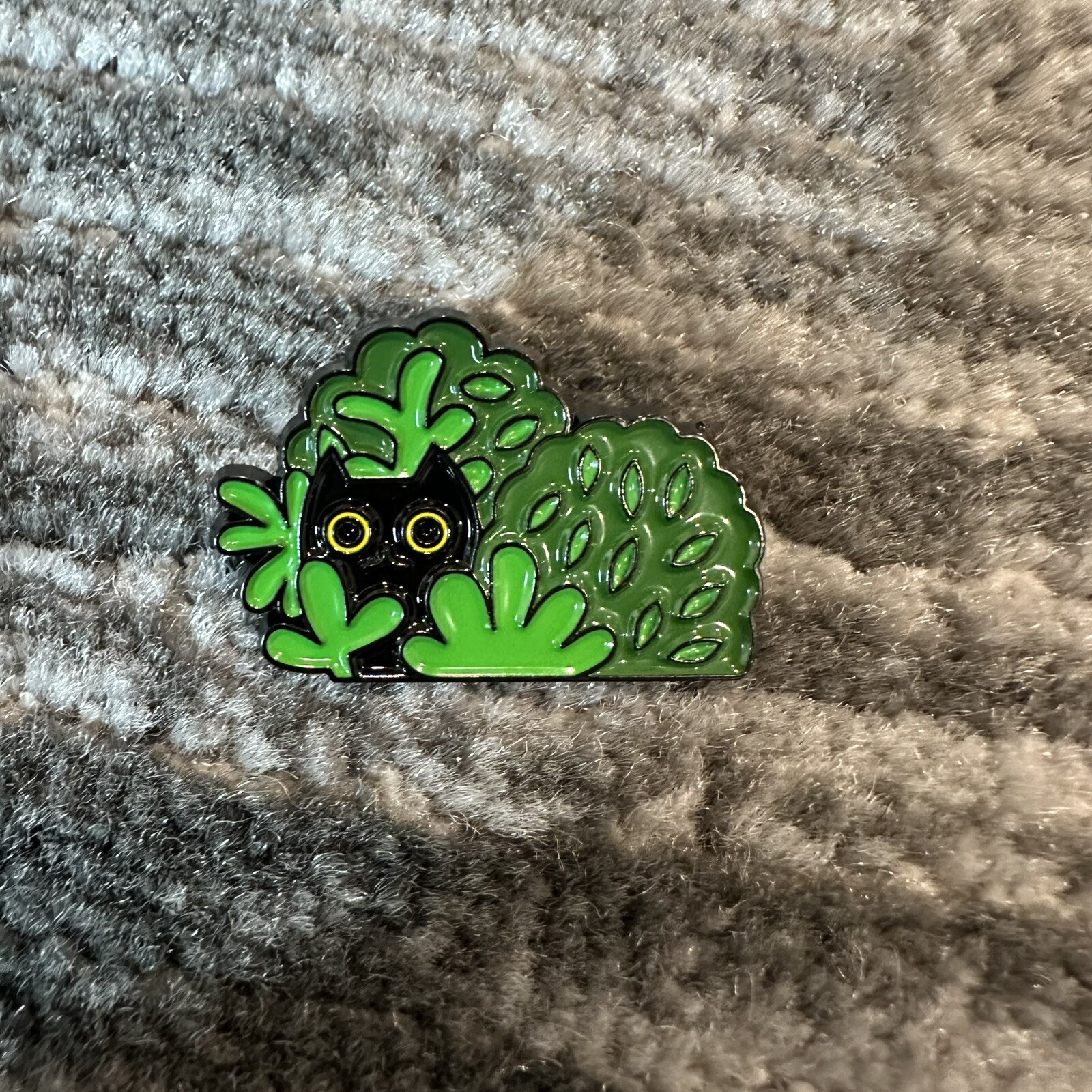 Cat Enamel Pin Black Cat Hiding Plant Brooch Lapel Badge Jewelry Cute Kitten New