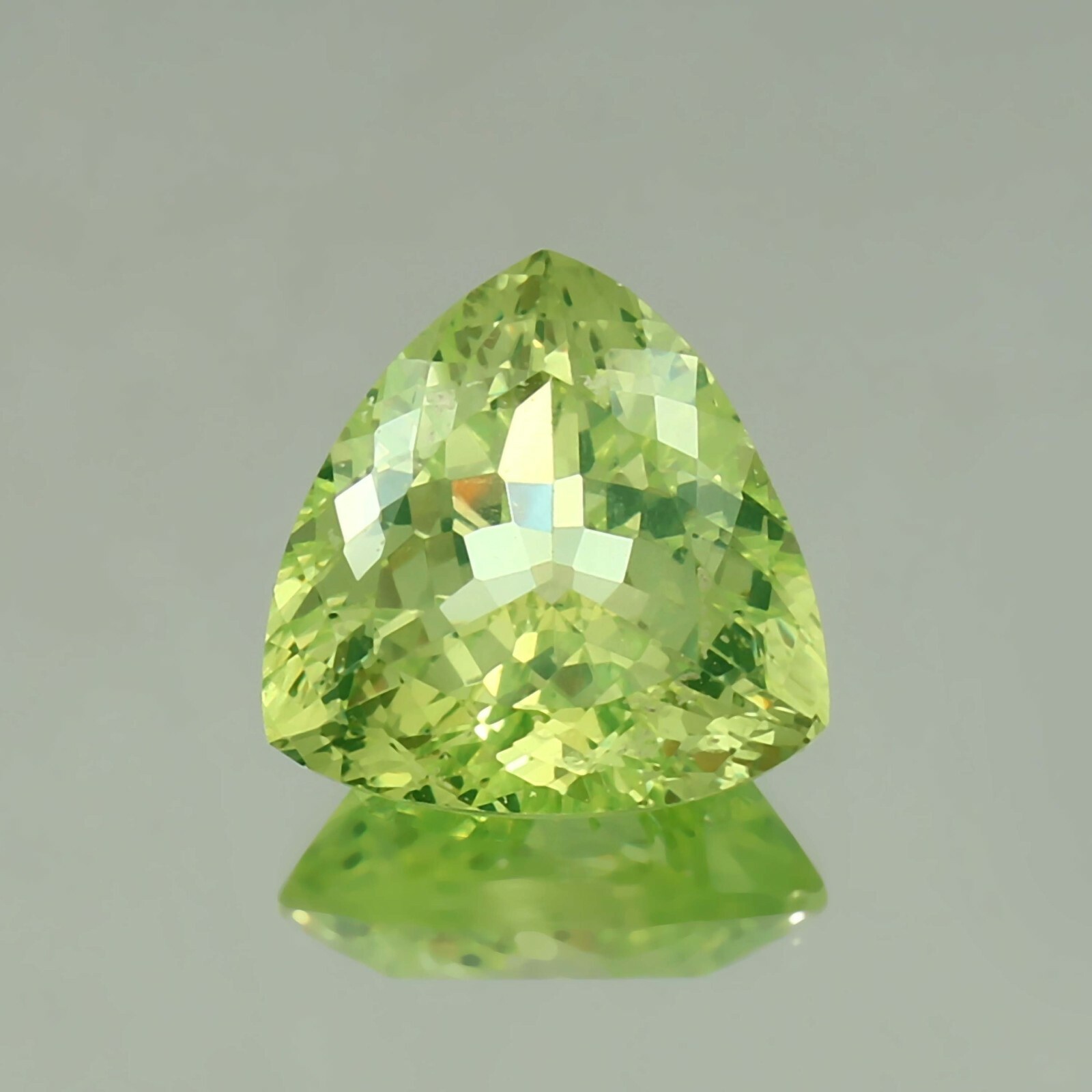 Natural Flawless Yellowish Green Chrysoberyl Trillion Loose Cut Gemstone 19x19MM