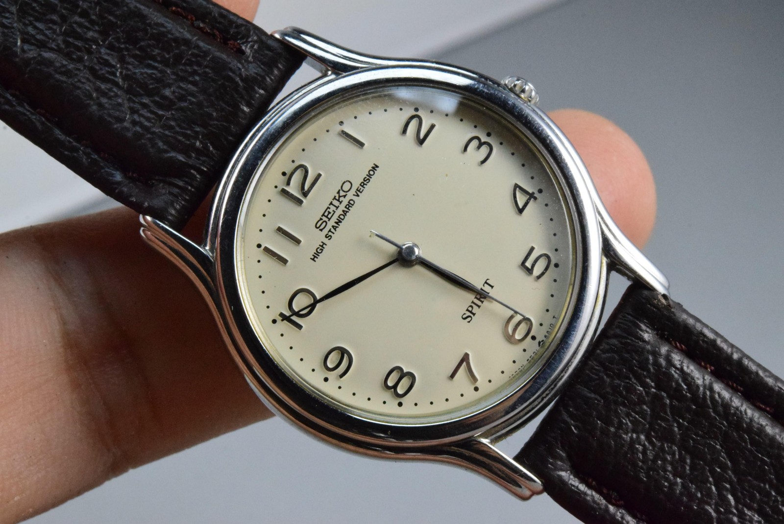Vintage watch Seiko Contemporary Basic 5E31-6A10 Creamy Men Quartz Round 32mm