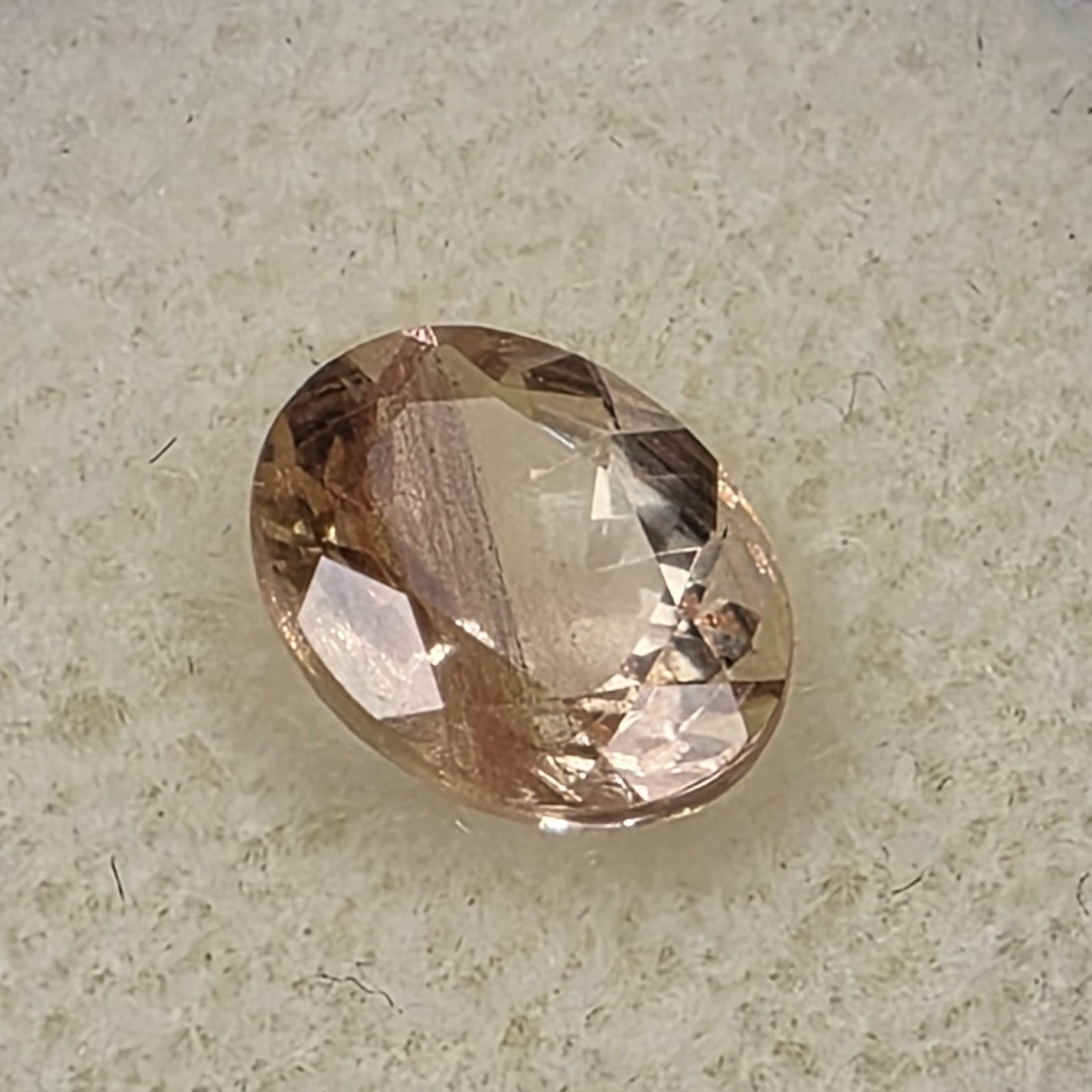 1.83 ct Oregon Sunstone –Oval Cut – Champagne with copper schiller