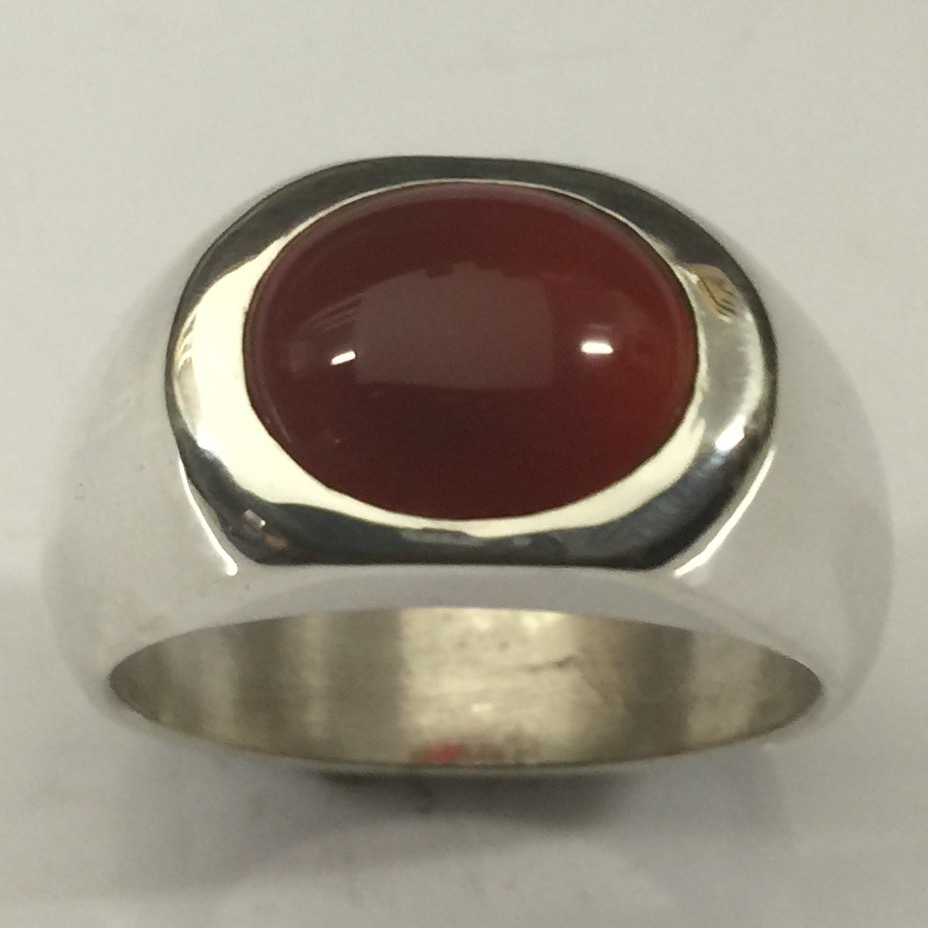 MJG STERLING SILVER MEN’S RING. 12 X 10mm OVAL CARNELIAN CAB. SIZE 10