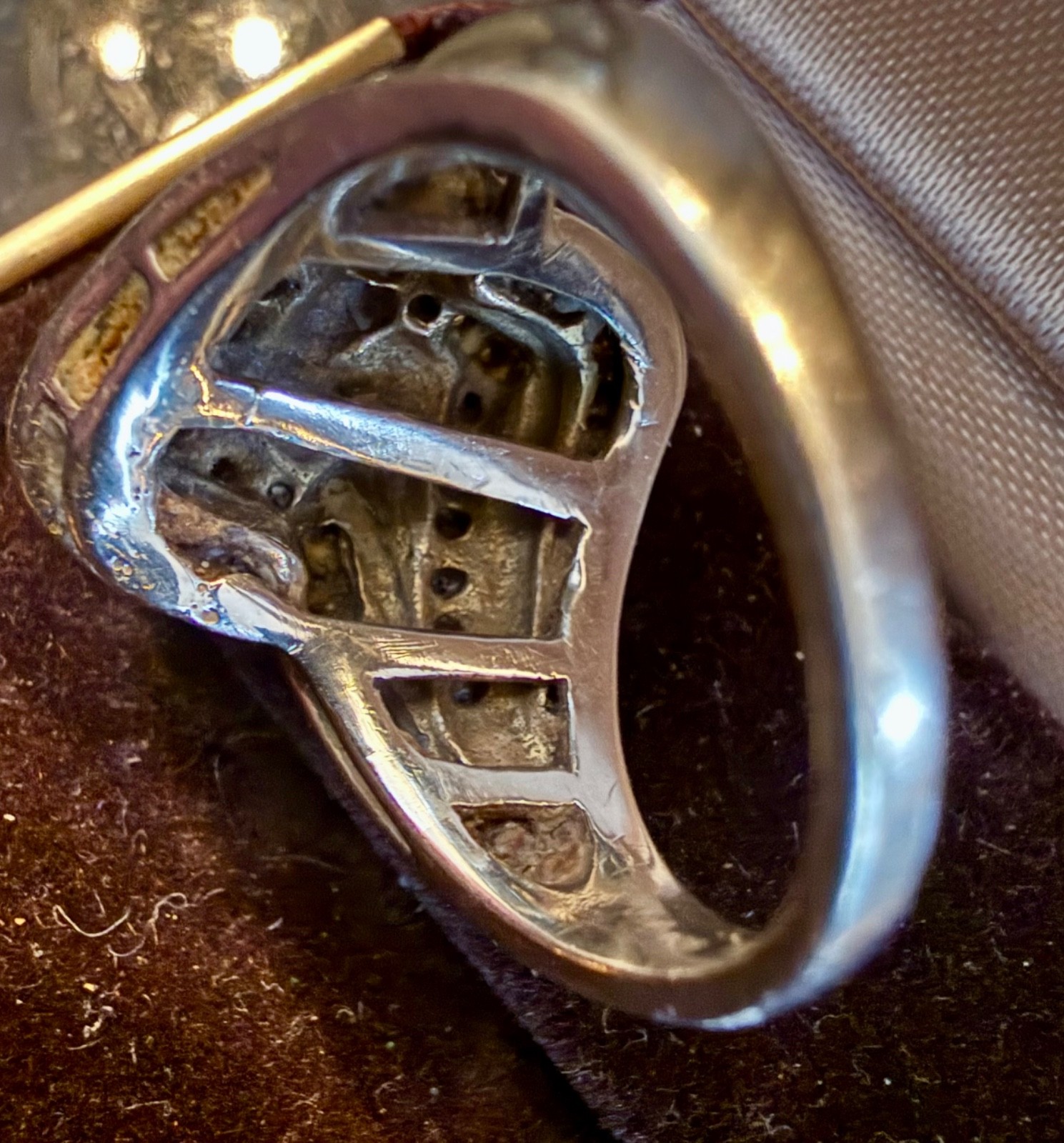 Vintage 14K Gold & Natural Diamonds Cocktail Ring Size 7 Weighs 8.8 Grams