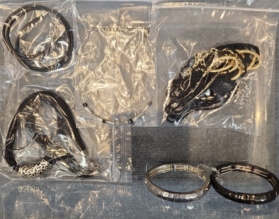 Jewelry Wearable Black Silver & Gold Tones Lot 5 Lbs Reseller # 765