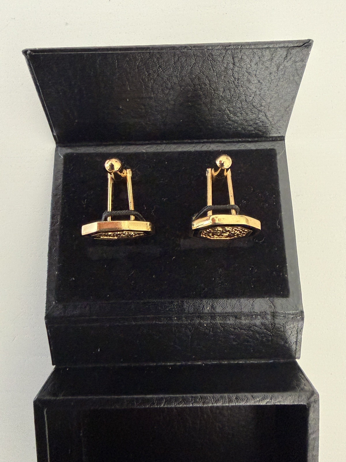 Vintage Gucci Heraldic Crest Cufflinks Gold & Black Enamel Rare Colibri Era Rare