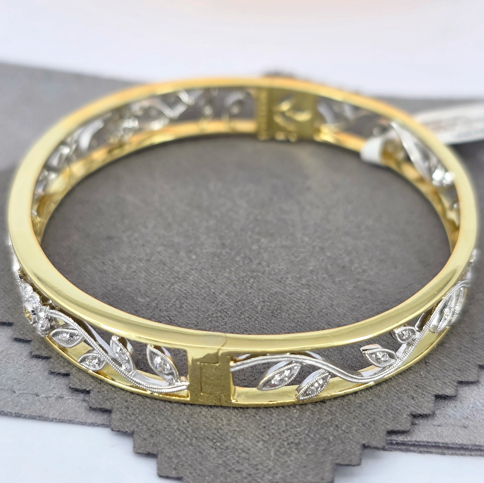 $10,890 Simon G. Trellis Floral 18kt Two-Tone 1ctw Natural Diamond Bracelet