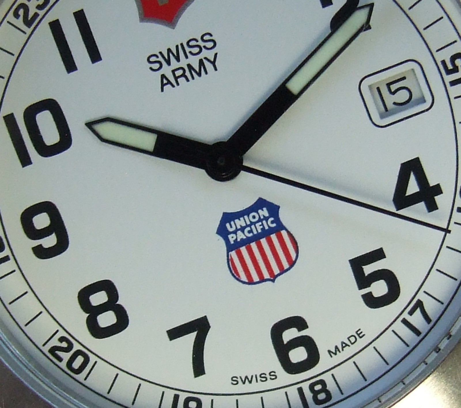 VictorINOX SWISS ARMY~Men FIELD Rare UNION PACIFIC RR Dial~SS Bracelet~Very Fine