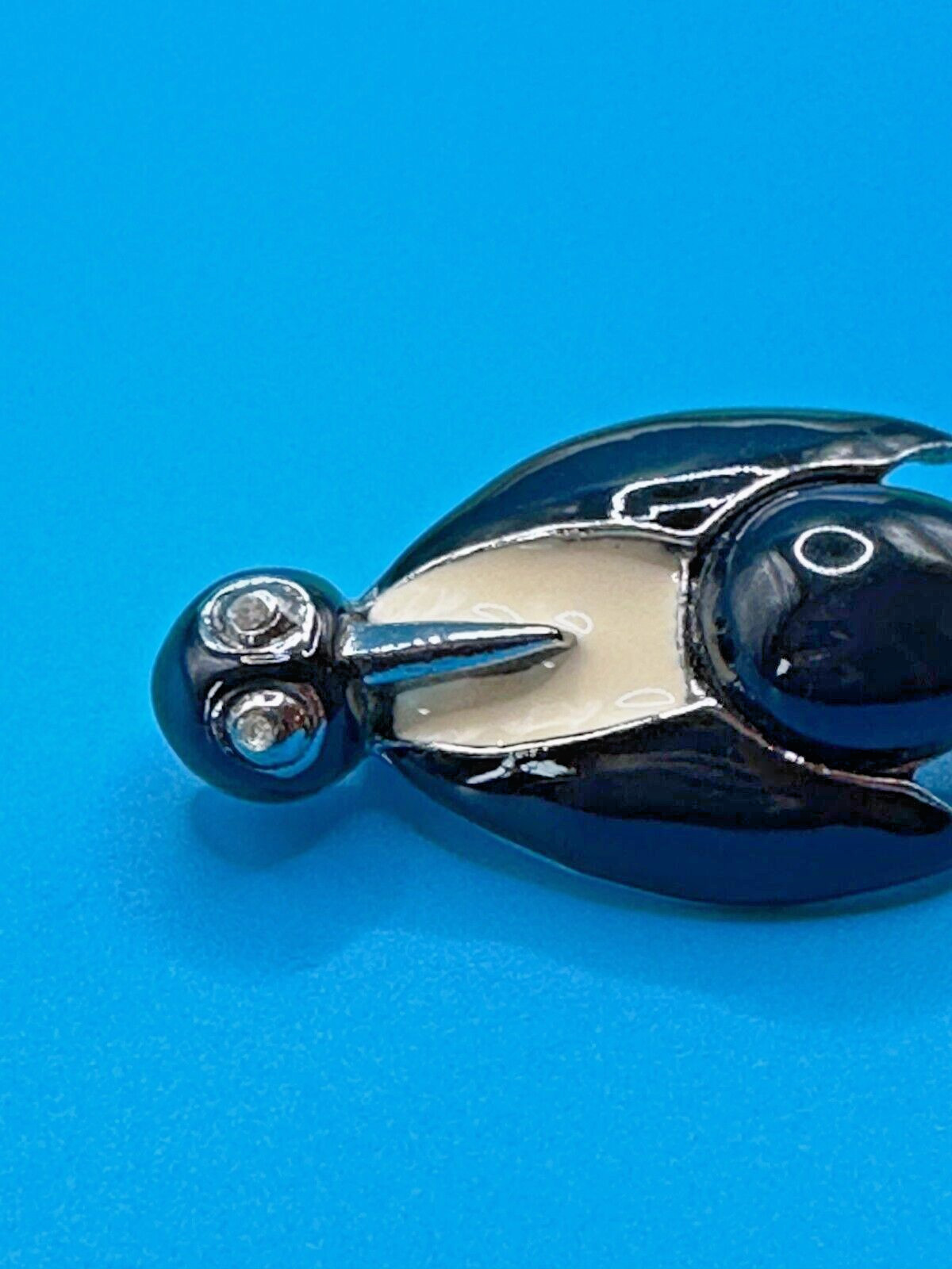Cookie Lee Penguin Brooch Black & Cream Silver Tone Rhinestone Eyes Signed