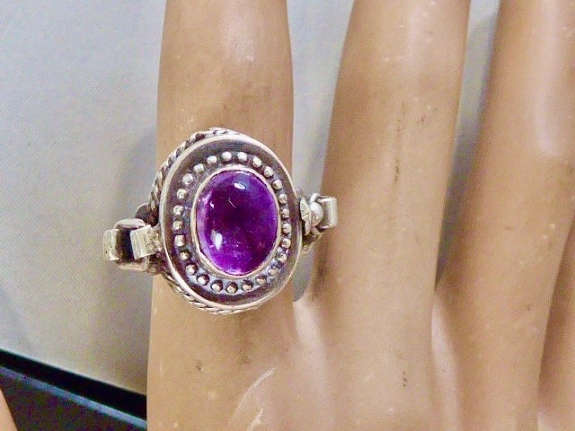 Vintage Taxco Mexico Sterling Silver Amethyst Poison Ring PILL BOX HINGED RING