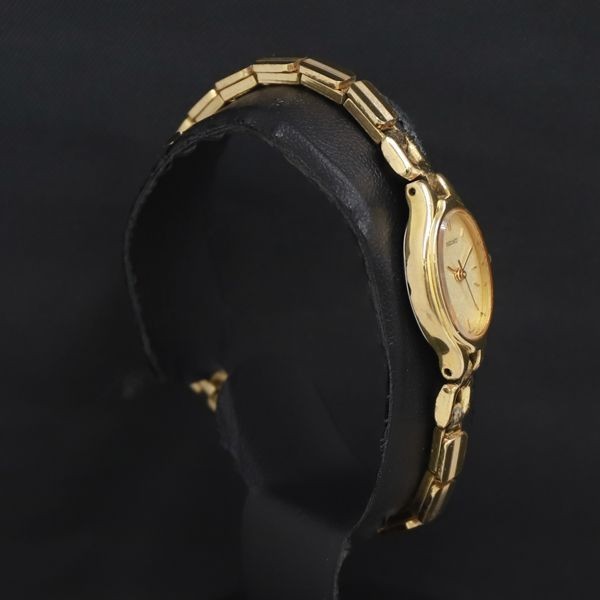 Seiko 1F21-5A00 Oval Gold Silver Dial Quartz Women Watch JAPAN JP