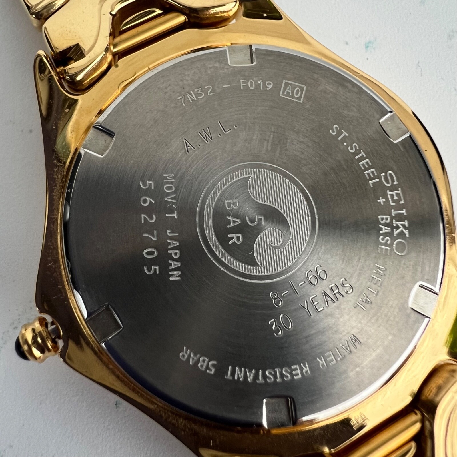 Seiko SKK018 Gold-Tone Quartz Watch w/ Original Box & Manual – Elegant Timepiece