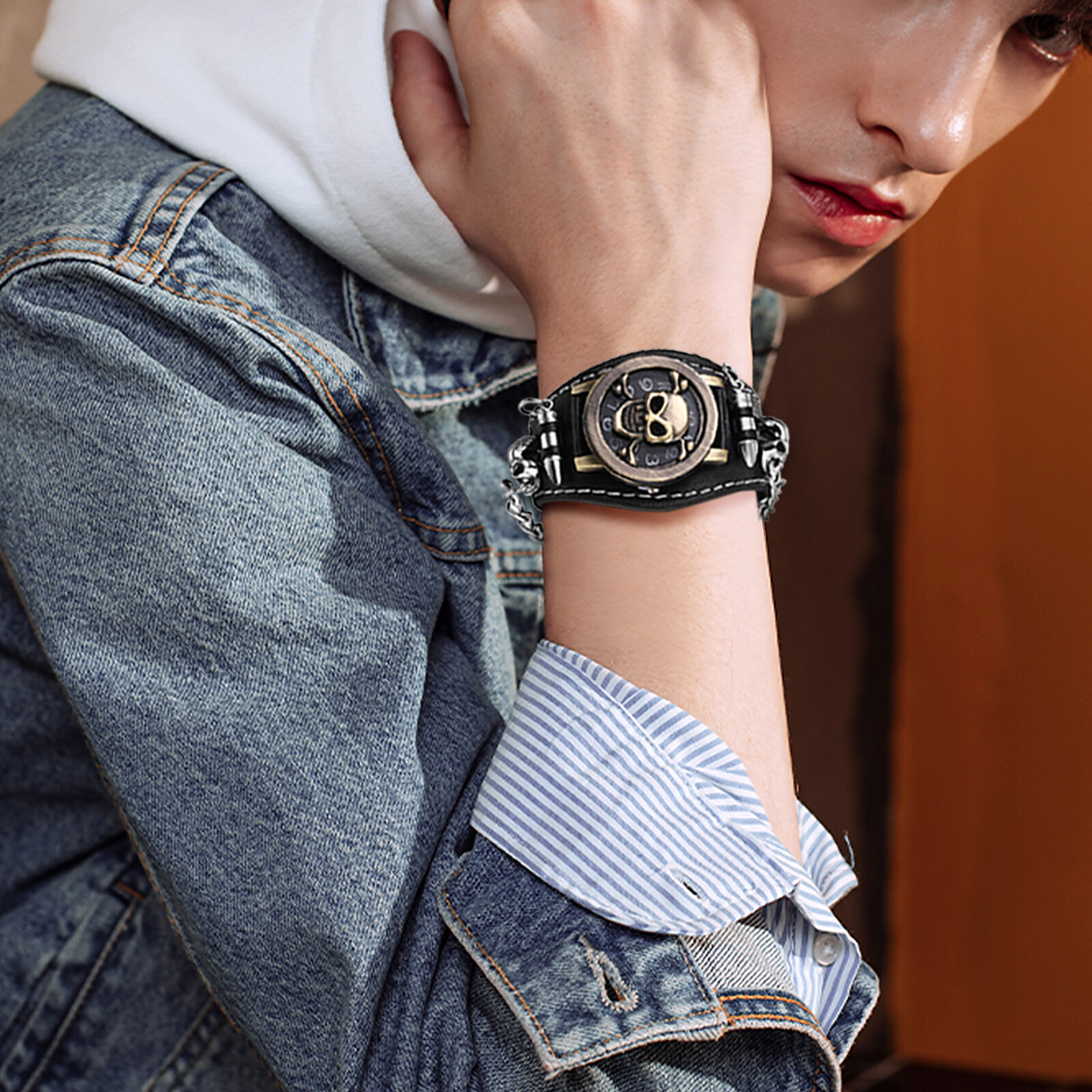Unisex Geniune Leather Quartz Wrist Watch Openable Skull Case Chain Bullet Decor