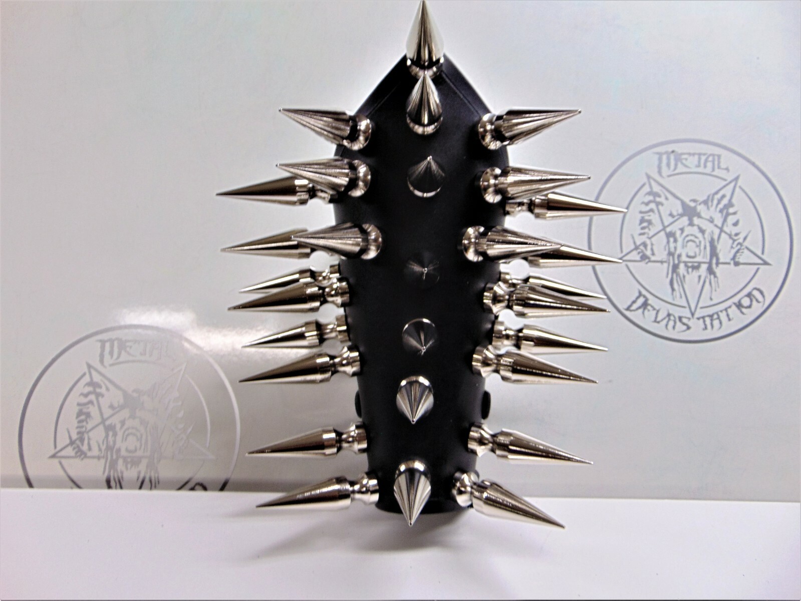 LEATHER GAUNTLET GIANT SPIKED .BLACK METAL (MDLG0044)….. CRAFT
