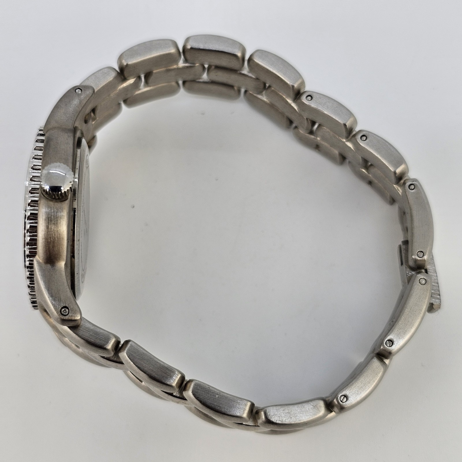 28MM Women’s Watch Gray Dial Gemmed Bezel Gray Bracelet Band 6″ New Battery