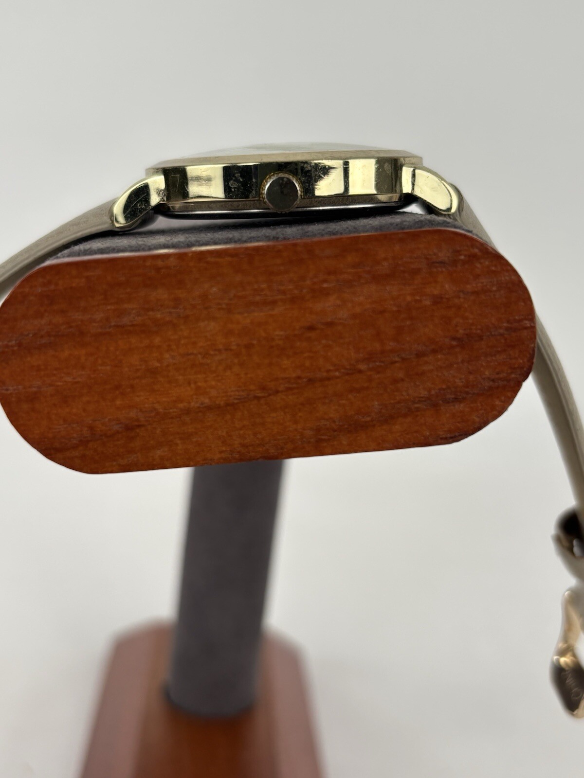 Accutime Watch Corp. 38mm Gold Tone Bumblebee Dial Quartz Watch w/Band & Battery