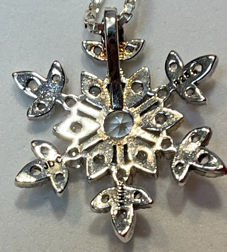 Vintage Sterling Silver .925 JDC Sparkling Snowflake 3/4″ Diameter Necklace 20″L