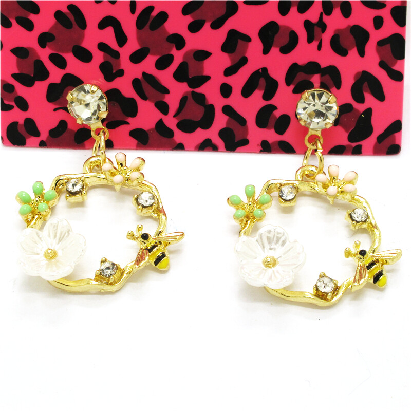 Hot Fashion Yellow Enamel Bee Honey Flower Crystal Women Stand Earrings