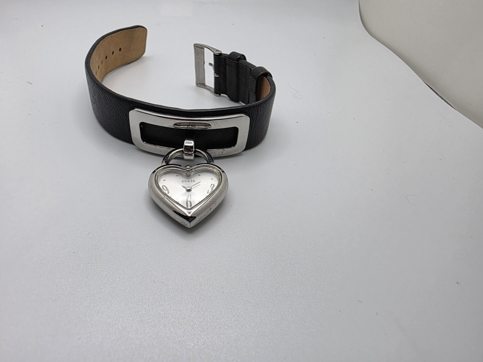 Guess Heart Charm Women’s Quartz Watch Black Leather New Battery Runs Great
