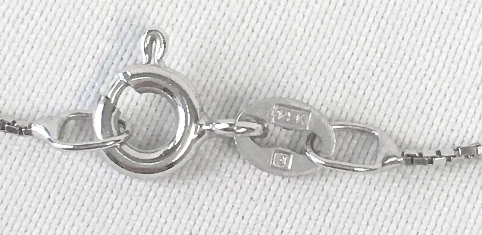 14K White Gold Box 24″ Chain Necklace, 1mm Width, 1.6 Grams