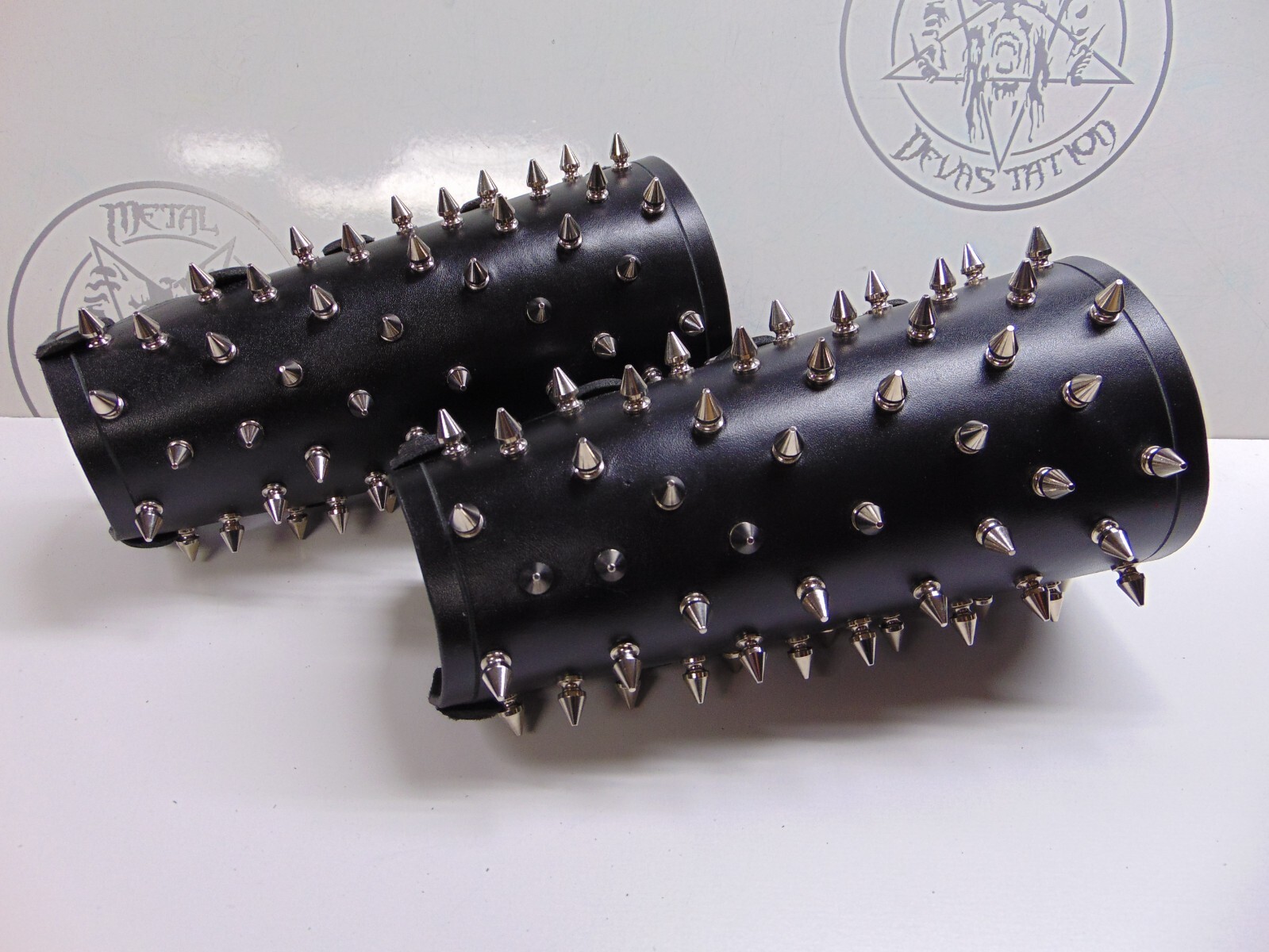 LEATHER SPIKED OLD SCHOOL GAUNTLET..DEATH METAL…(MDLG0013)….. HYPOCRISY
