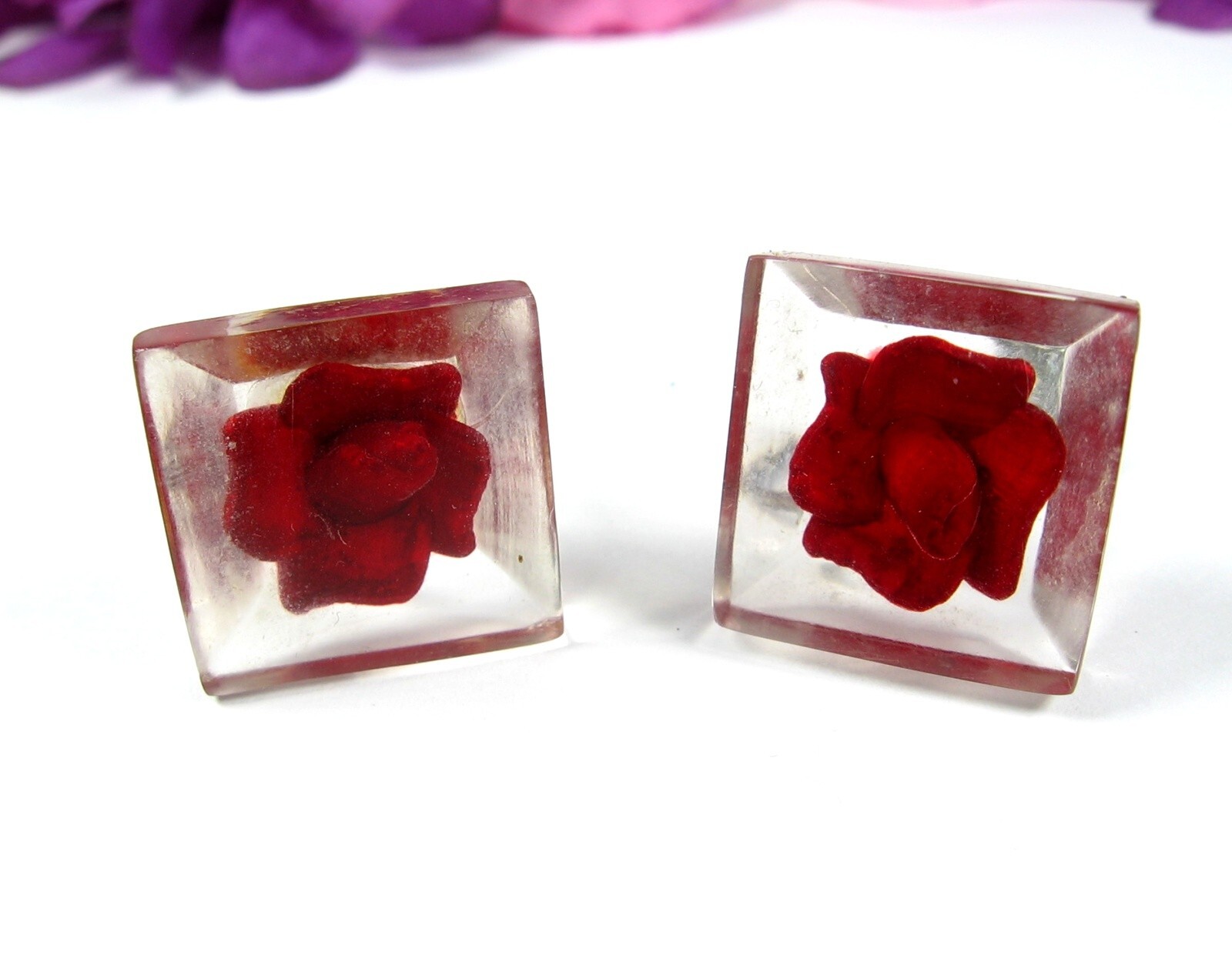 LUCITE Red ROSE NECKLACE & EARRINGS Vintage Set Screw Back Silvertone Chain 16″
