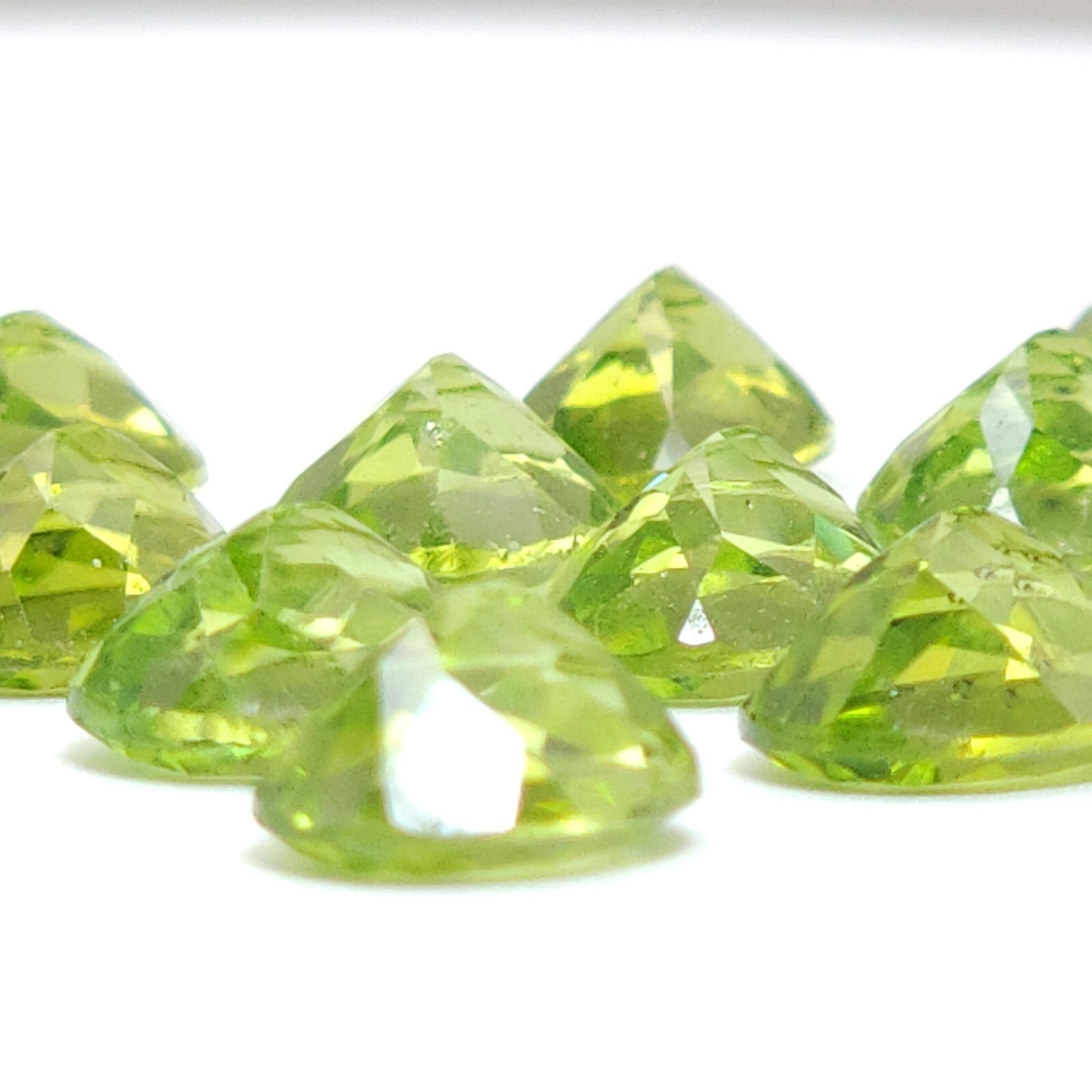 Set Of 13 2CT Natural light green Peridot Stones 9x7mm Oval Shaped 26CTW