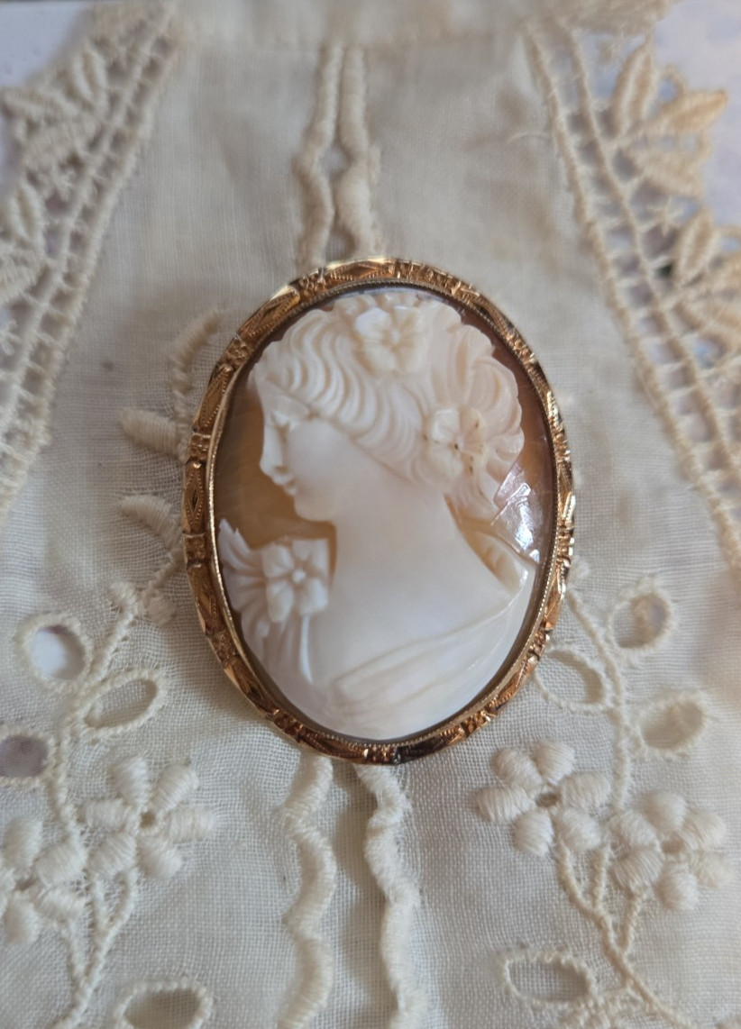 Vintage Carved Shell Cameo Gold Filled Pendant Brooch